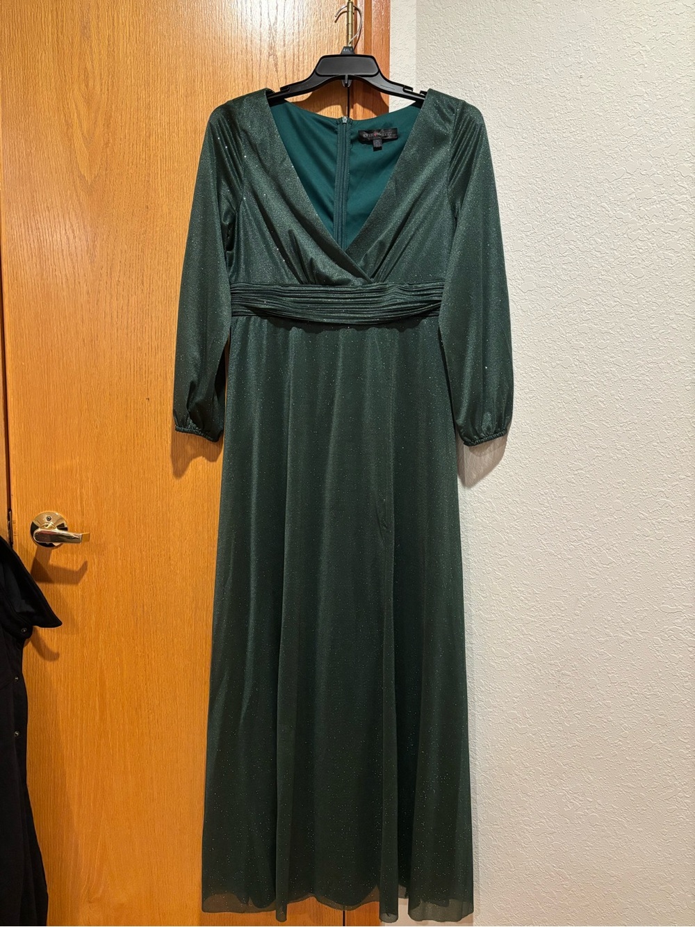 Elegant Deep Green Long Sleeve Evening Dress